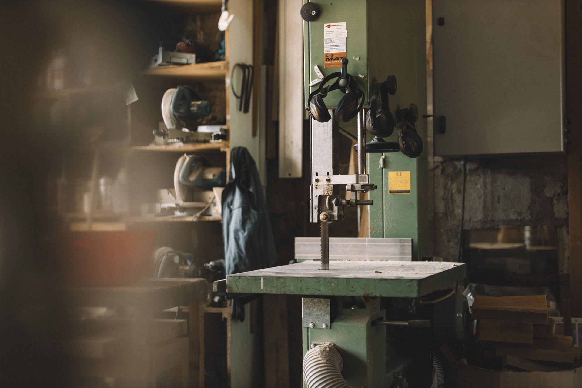 Scie à ruban dans un atelier