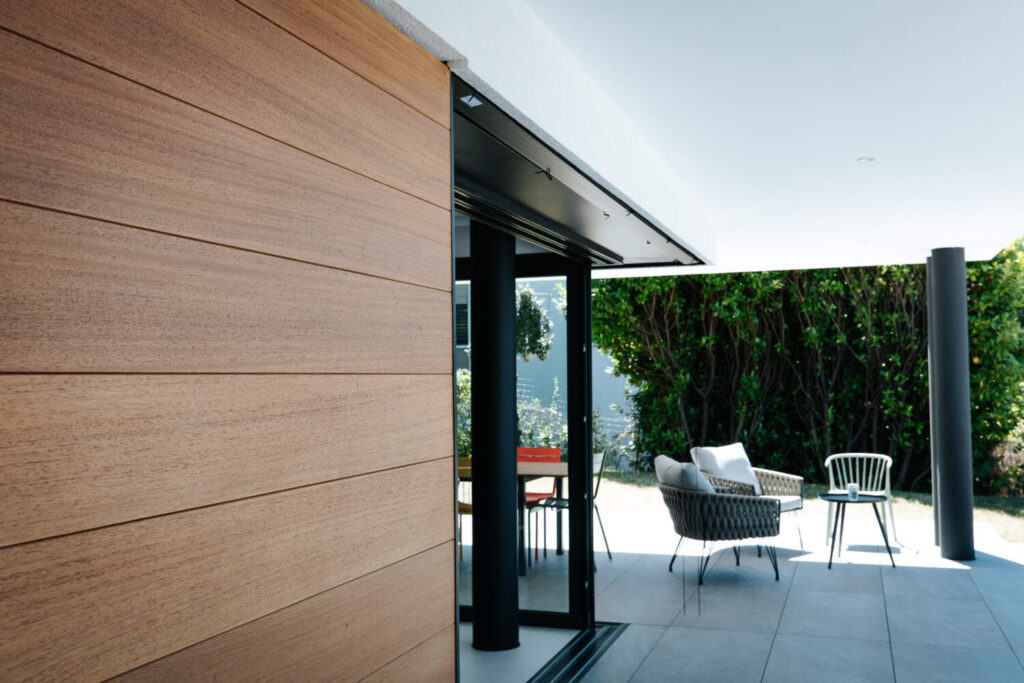 Habillage bois sur une façade de villa